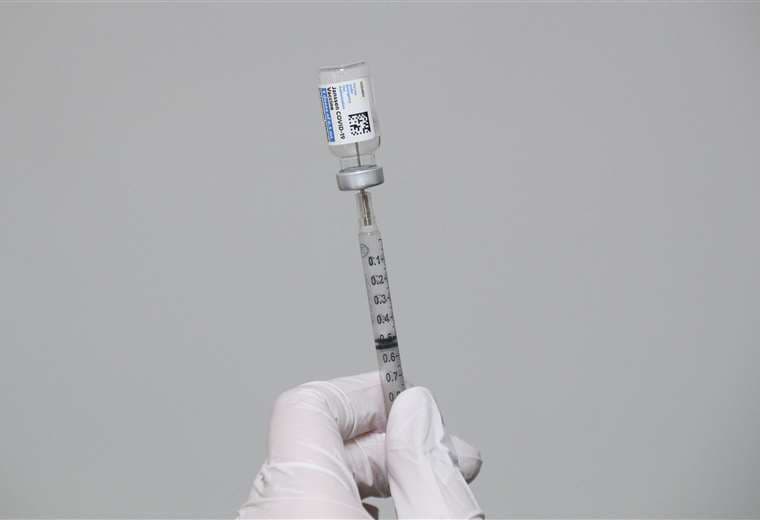 Reguladores de EEUU recomiendan una "pausa" en uso de vacuna de J&J por temor a coágulos d