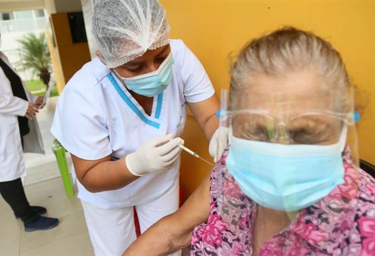 Foto Jorge Ibáñez: más de mil personas se vacunaron este martes 