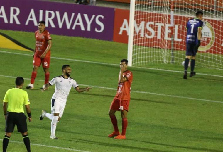 El gol de Herrera a Guabirá en Montero. Foto: Fuad Landívar