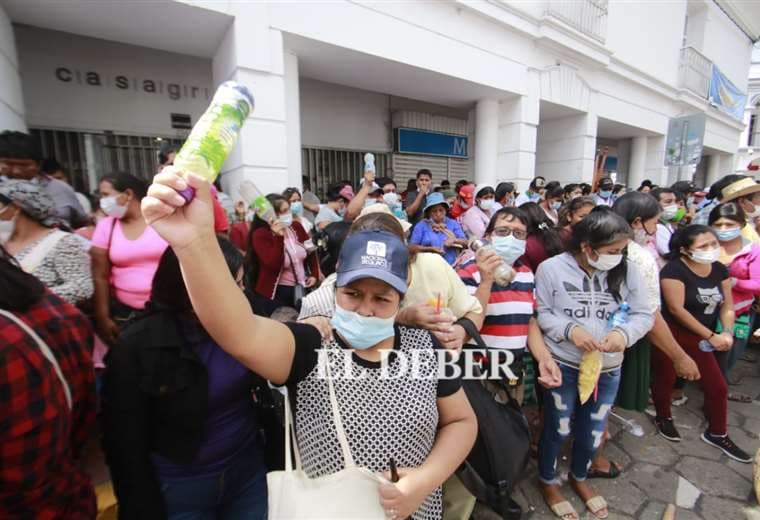 Gremiales cercan la alcaldía y exigen reunión con autoridades. Foto: JC. Torrejón