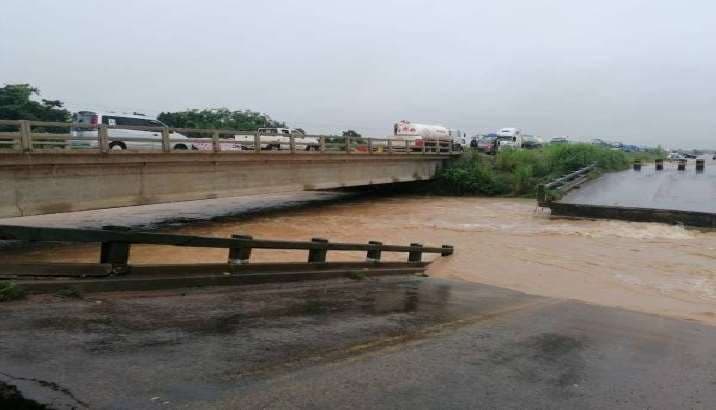 Hay un puente alternativo en San Miguelito. Foto: ABC