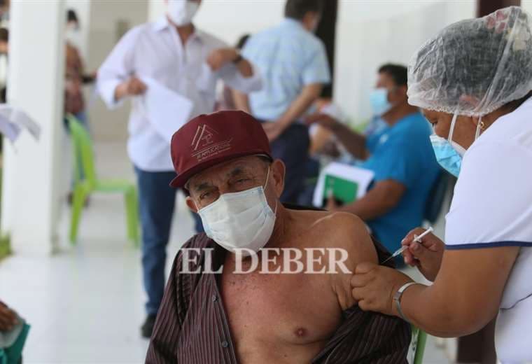 Santa Cruz reclama vacunas para atender al adulto Mayor. Foto. J. Ibáñez