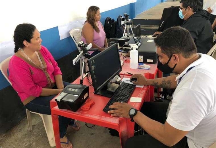 Cien madres se beneficiaron con la carnetización gratuita en Palmasola