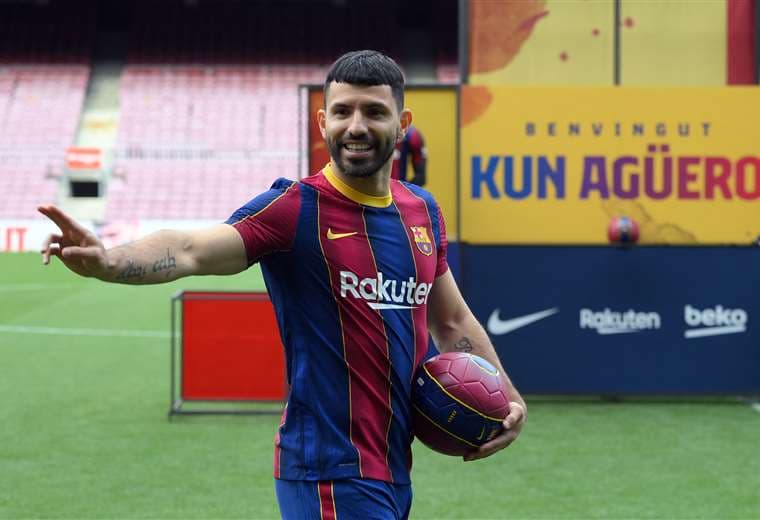 Barcelona presentó este lunes a Agüero como su nuevo fichaje. Foto: AFP