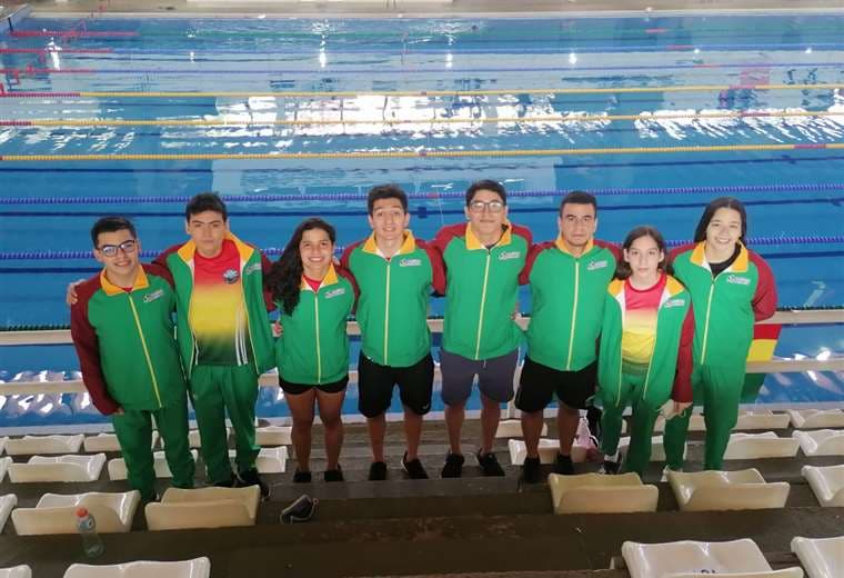 El equipo de natación que compitió en Paraguay. Foto: Febona