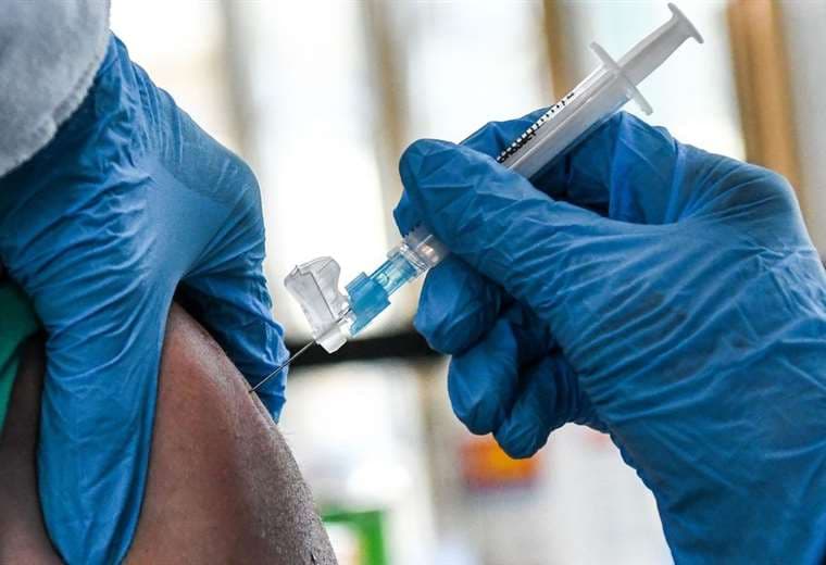 AztraZeneca prueba nuevas vacunas 