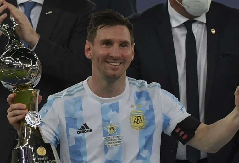 Messi logró el premio de mejor jugador y goleador del torneo. Foto: AFP