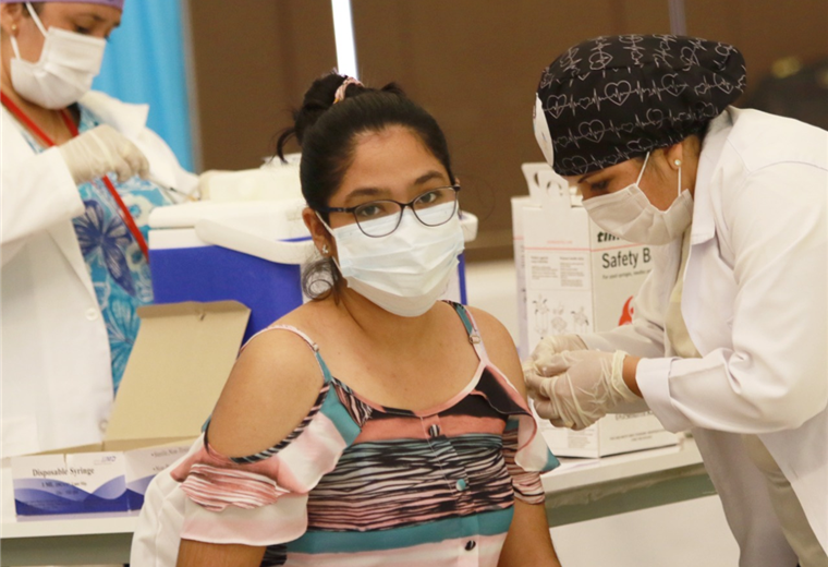 En Santa Cruz se vacuna en 34 puntos habilitados. Foto. Jorge Gutiérrez 