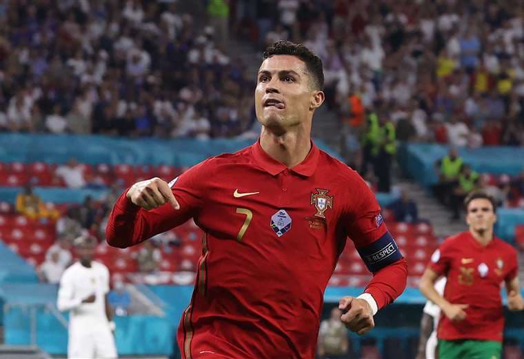 Cristiano Ronaldo integra también la selección de su país. Foto: AFP