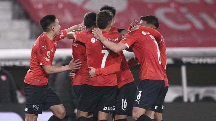 El festejo de los jugadores de Independiente, que derrotaron a Colón. Foto: Internet