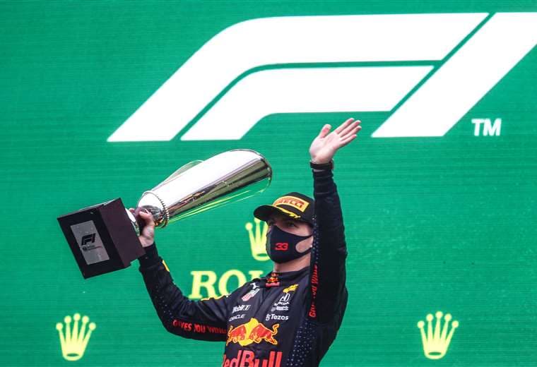 La celebración de Max Verstappen en el podio. Foto: AFP