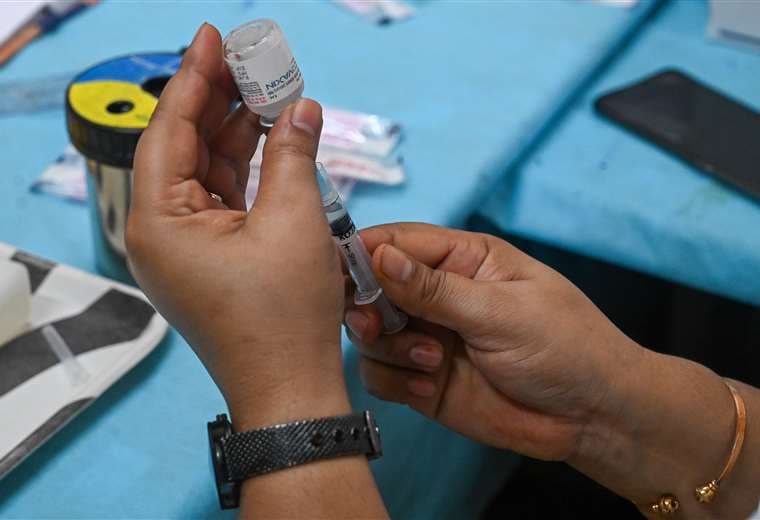 Francia obligará a vacunarse al personal médico. Foto AFP 
