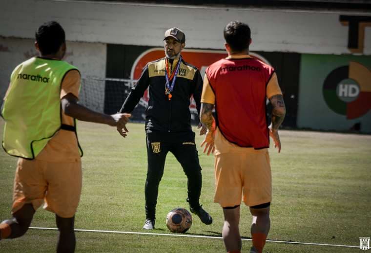 Cristian Díaz debutará como DT del Tigre en la reanudación del torneo. Foto: The Strongest