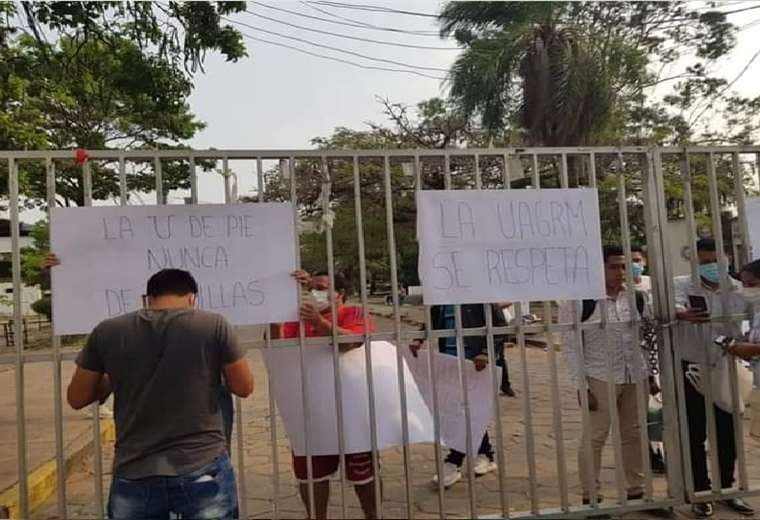 Los manifestantes cerraron la calle y colocaron pancartas. Foto: RRSS