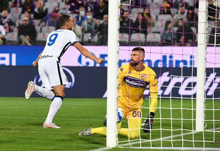 El festejo de Edin Dzeko, autor de un gol este martes para el Inter. Foto: AFP