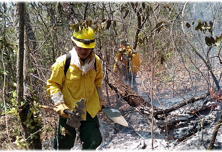El incendio en el Valle de Tucabaca fue cerca del mirador. Foto. Prensa Gobernación 