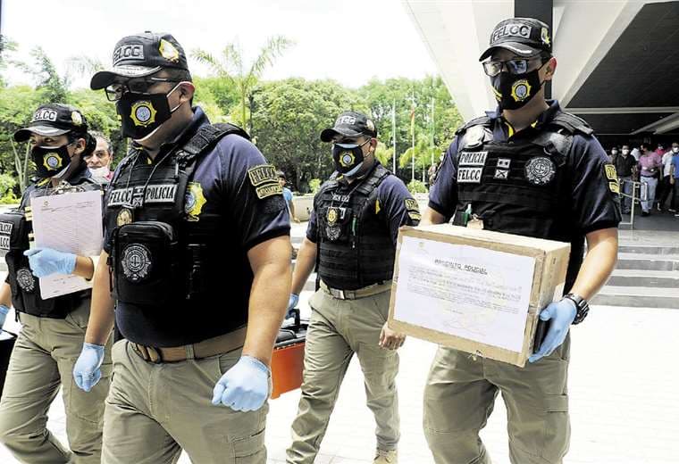 Unidad de Anticorrupción de la Felcc, en una requisa.Foto: Juan Carlos Torrejón