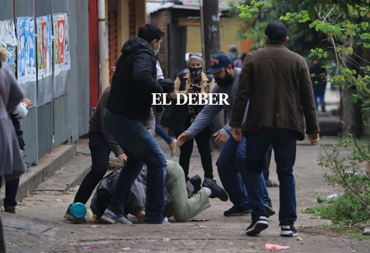 Reportan nuevos enfrentamientos en el frontis de la Gobernación. Foto: Juan Torrejón