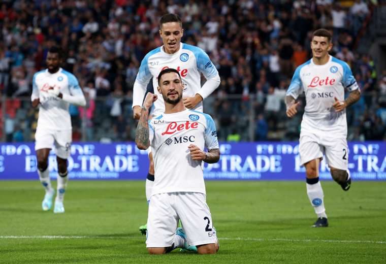Napoli venció y sigue en la cima de la Serie A