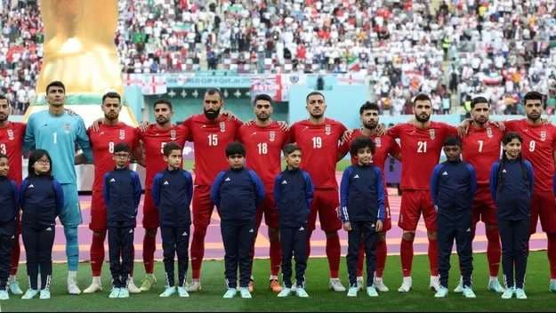 Selección de Irán sin cantar su himno. AFP