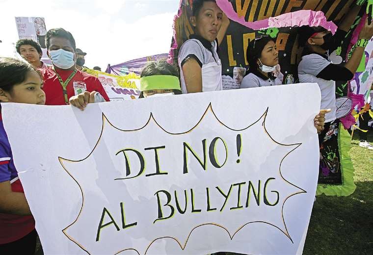 En varias unidades educativas de Santa Cruz hubo manifestaciones en contra del acoso 