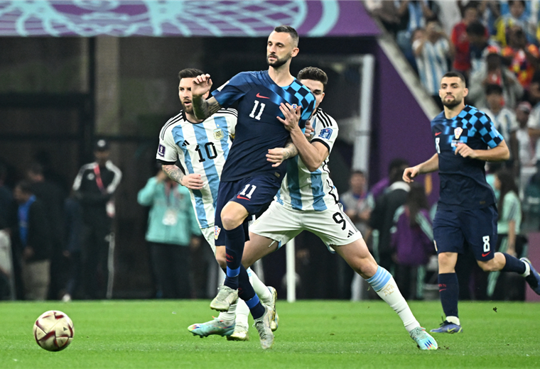 El duelo entre argentinos y croatas se juega en el estadio Lusail. Foto. AFP