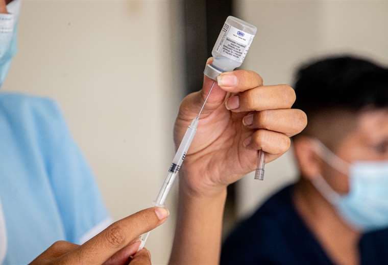 Inmunizaron a los trabajadores con la dosis anticovid Foto: Gobernación cruceña