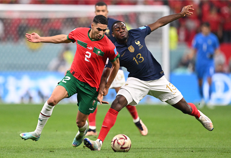 El partido entre franceses y marroquíes se juega en el estadio Al Bayt. Foto. AFP