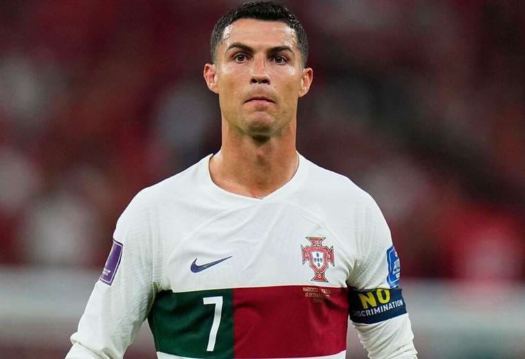 Cristiano Ronaldo con la camiseta de su selección. 