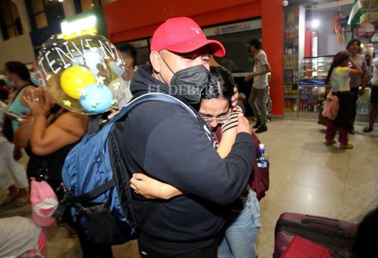 Javier Duran vive en España, abrazó a su hija después de 15 años / Foto: Ricardo Montero