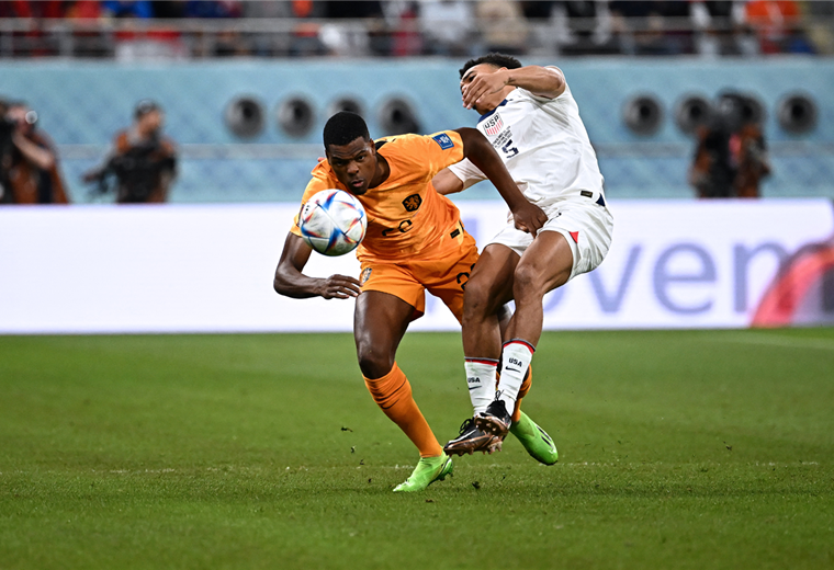El partido entre Países Bajos y Estados Unidos se juega en el estadio Khalifa. Foto. AFP 