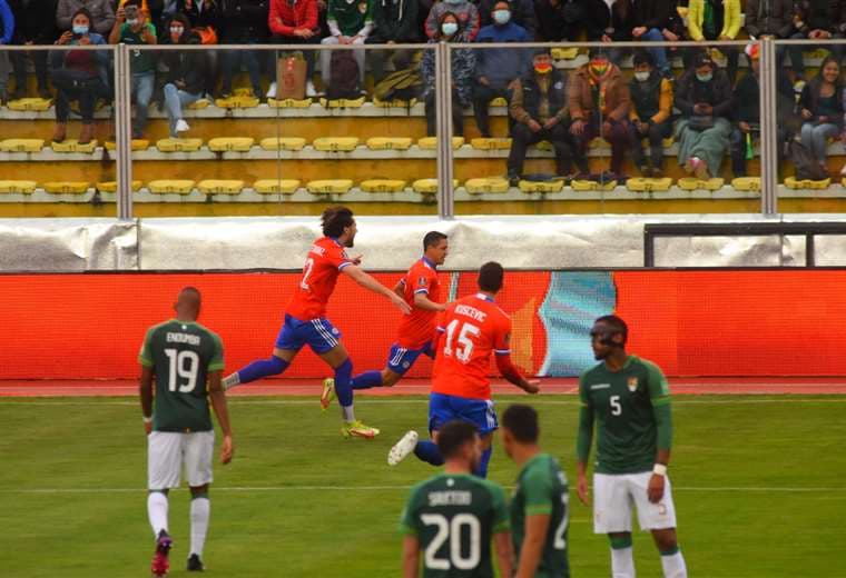Alexis Sánchez celebra su gol ante Bolivia. Foto: APG