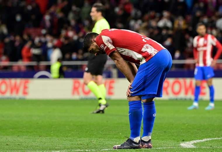 El lamento de Luis Suárez tras el mal resultado del Atlético Madrid. Foto: AFP