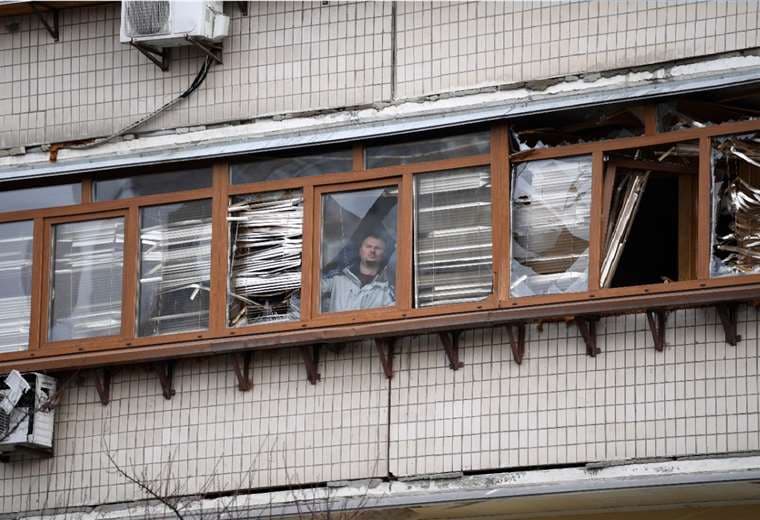 Hay quienes tienen temor de abandonar sus hogares. Fotos: AFP