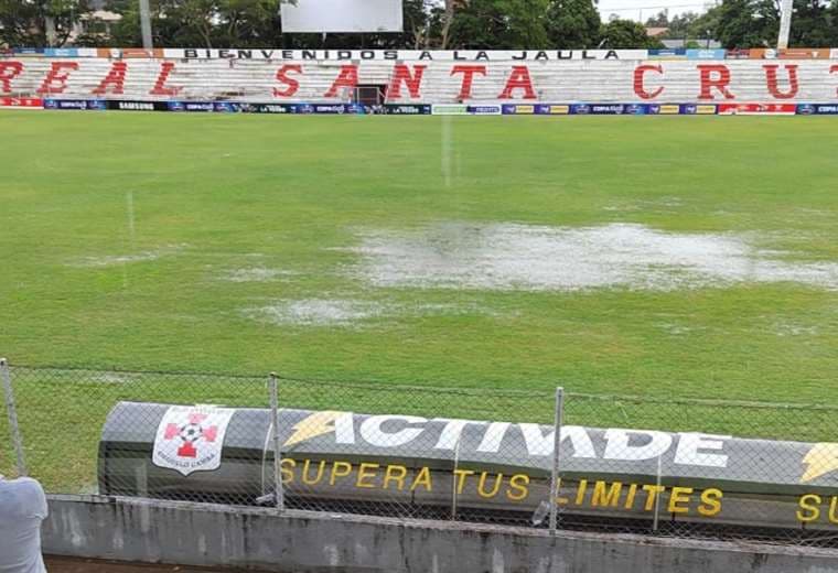 En esas condiciones se encontraba la cancha a la hora del partido. Foto: Juan C. Torrejón