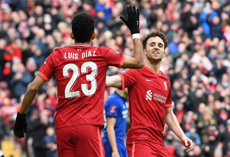 Luis Díaz y Diogo Jota celebran un gol de Liverpool. Foto: AFP