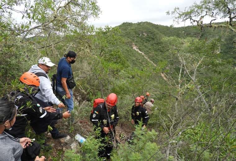 Unidad de rescata de la gobernación recupera un cadáver en Vallegrande