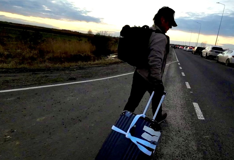 Sean Penn camino a la frontera de Polonia desde Ucrania
