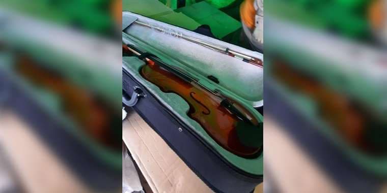 -aduana incautó violines que intentaban ser ingresados al país de contrabando/Foto: ABI