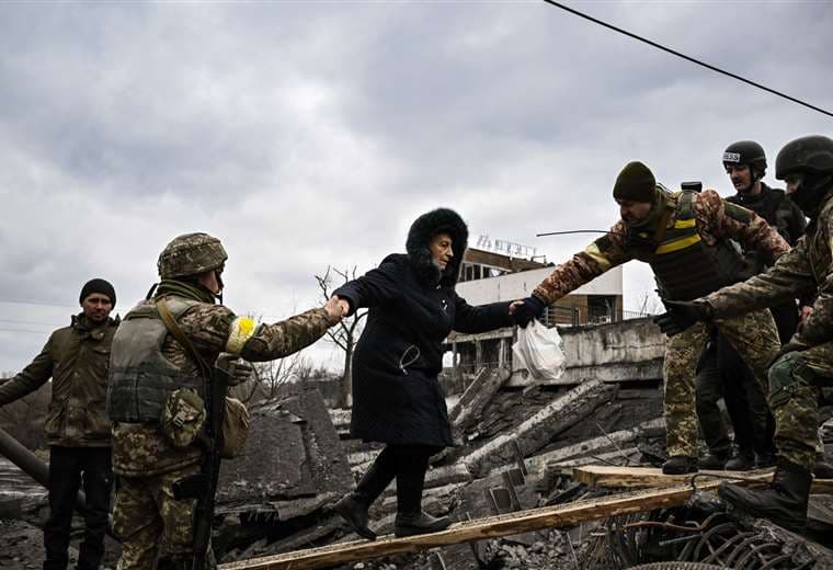 Mujer evacuada en Ucrania/Foto: AFP