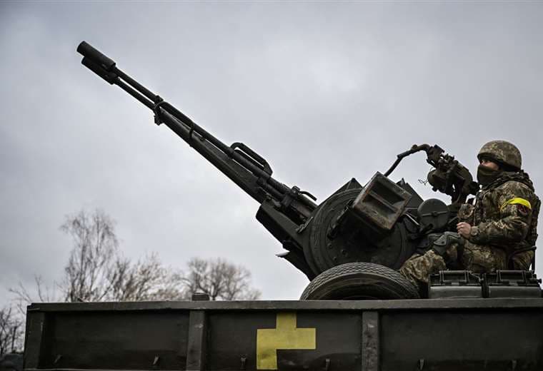 Ucranianos resisten como pueden a la invasión/Foto: AFP