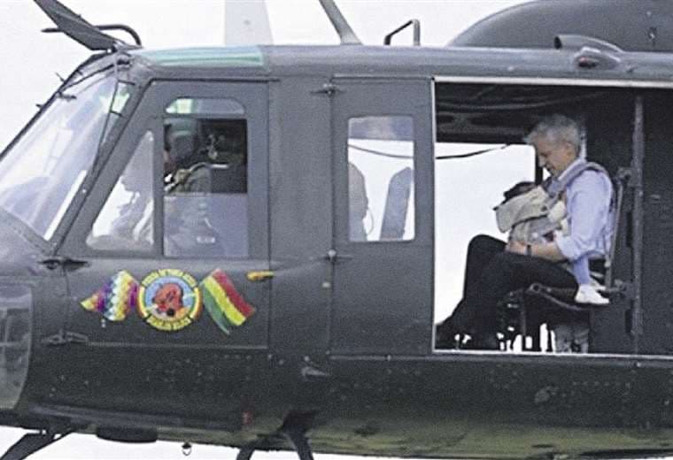 El exvicepresidente García Linera junto a su hija en un helicóptero