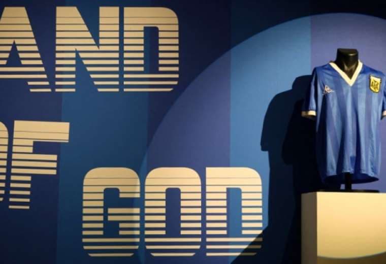 La camiseta de ‘la mano de Dios’ se expone en Londres. Foto: Internet