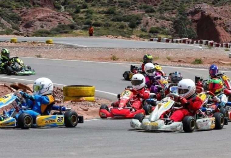 Más de medio centenar de pilotos corrieron en Tarija. Foto: Sport Bolivia