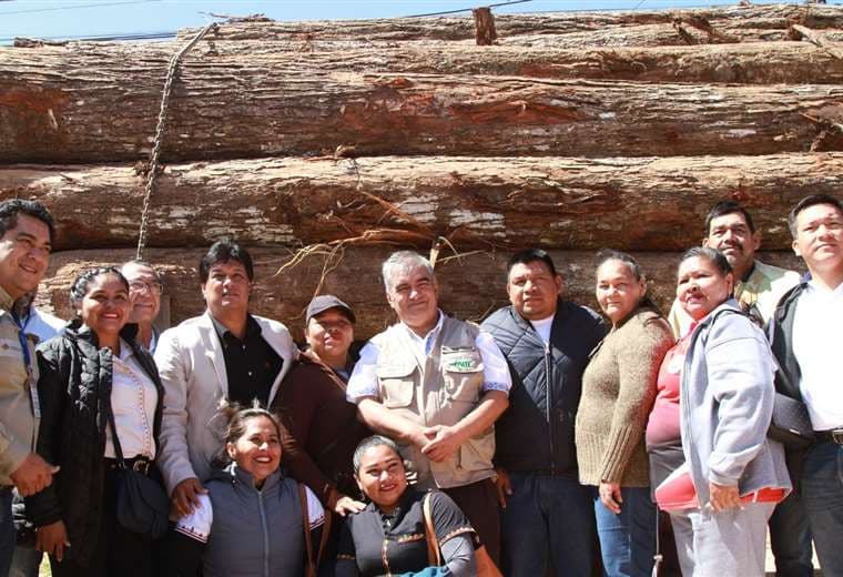 ABT entrega madera decomisada a Ascensión de Guarayos