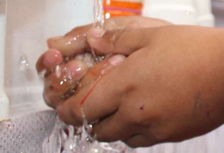 Hay que inculcar en los niños el lavado de manos