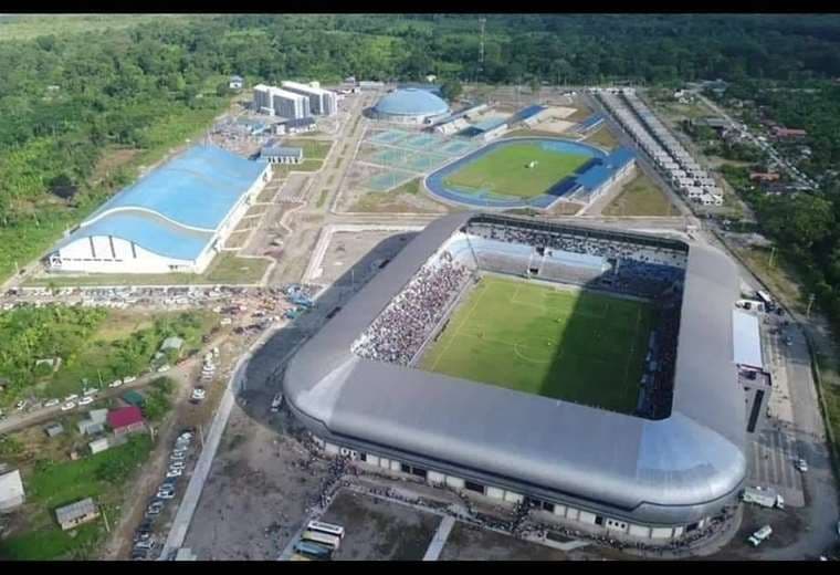 Estadio Bicentenario de Villa Tunari. CEFED