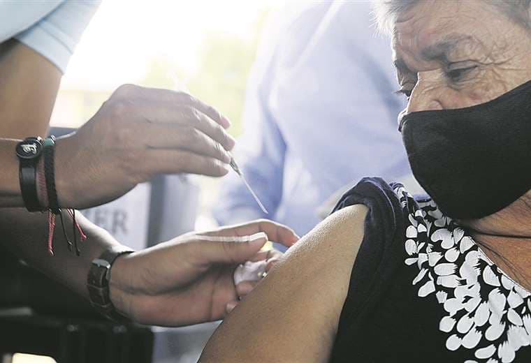 Autoridades piden a la población acudir a los puestos de vacunación / Foto: Ricardo Montero