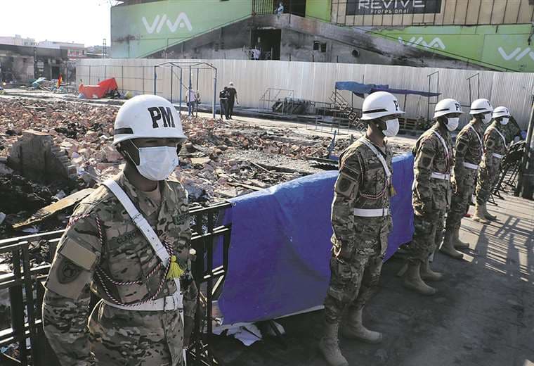 Efectivos de la Policía Militar resguardaron los predios del mercado Mutualista / Foto: Juan Carlos Torrejón