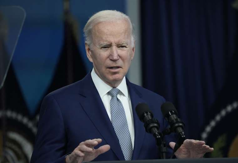 Joe Biden dispone alivios económicos para estudiantes universitarios